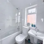 Apartment Wellesley House 5br Entire Middlesbrough