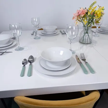 Wellesley House 5br Entire