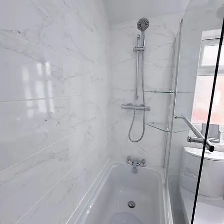 Wellesley House 5br Entire
